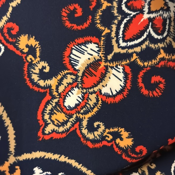 J. McLaughlin Neoprene Stretch Reversible Halle Pencil Printed Skirt NWOT Size L - Picture 6 of 8